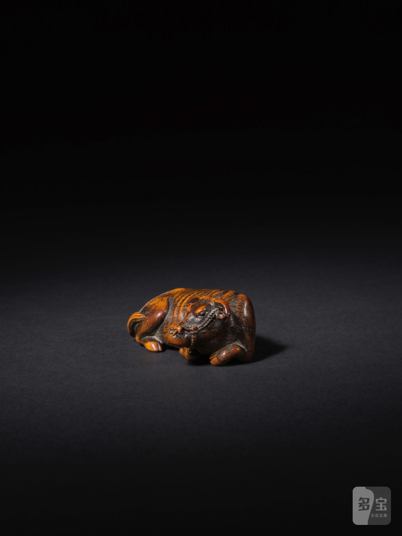 木彫根付 臥牛 銘「民谷」 19世紀前期 | NETSUKE EN BOIS REPRÉSENTANT UN BŒUF - 图3